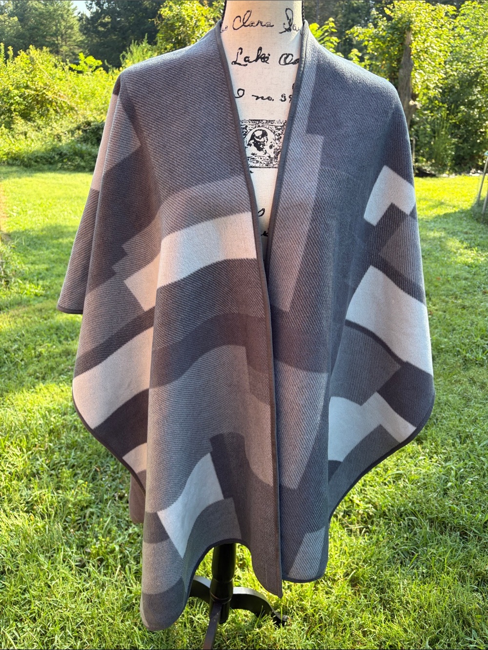 Woolrich Reversible Blanket Wrap Ruana One Size Gray Plaid Heritage Cape
